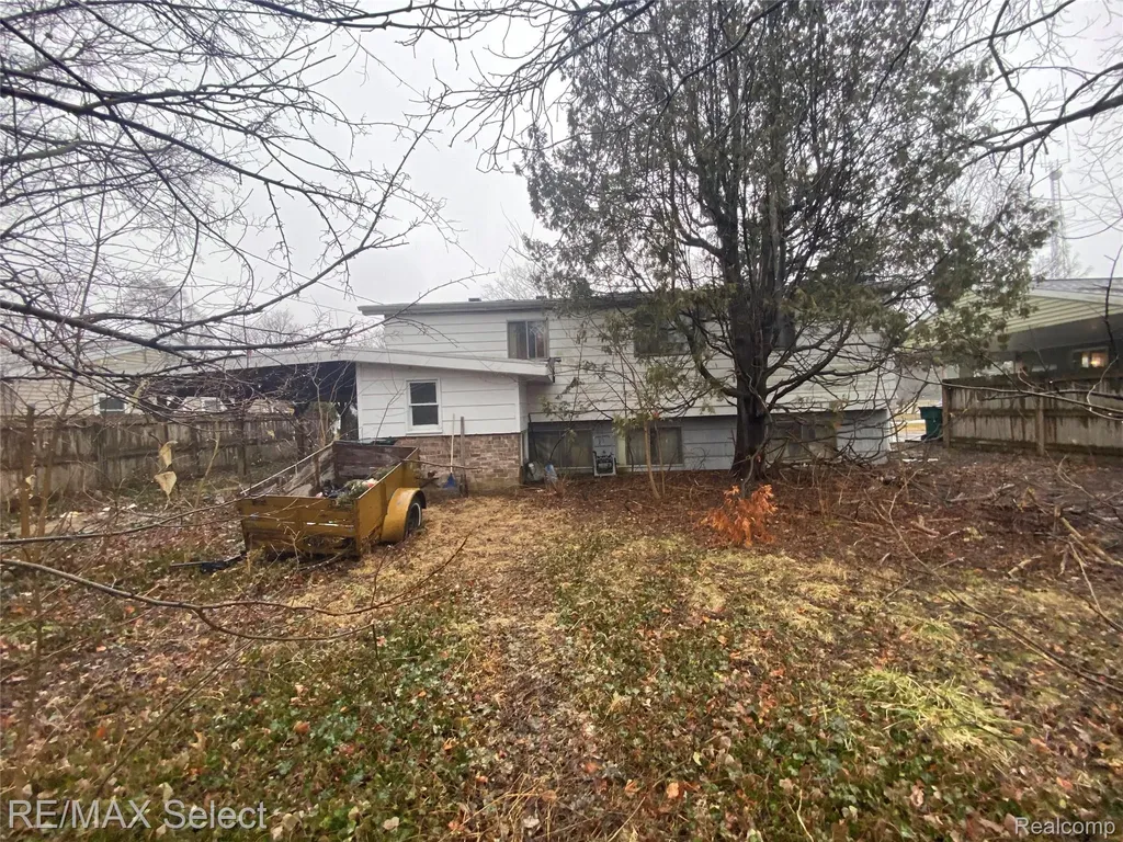 5008 Southgate Avenue Lansing City MI 48910