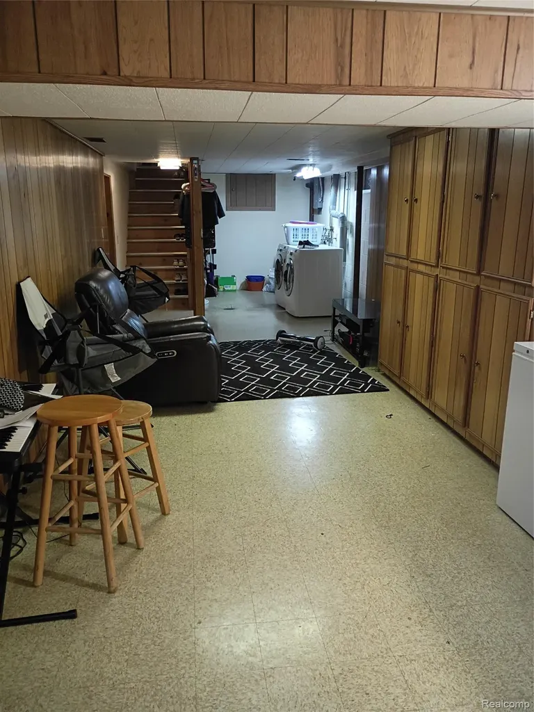 1682 Woodside Drive East Lansing City MI 48823