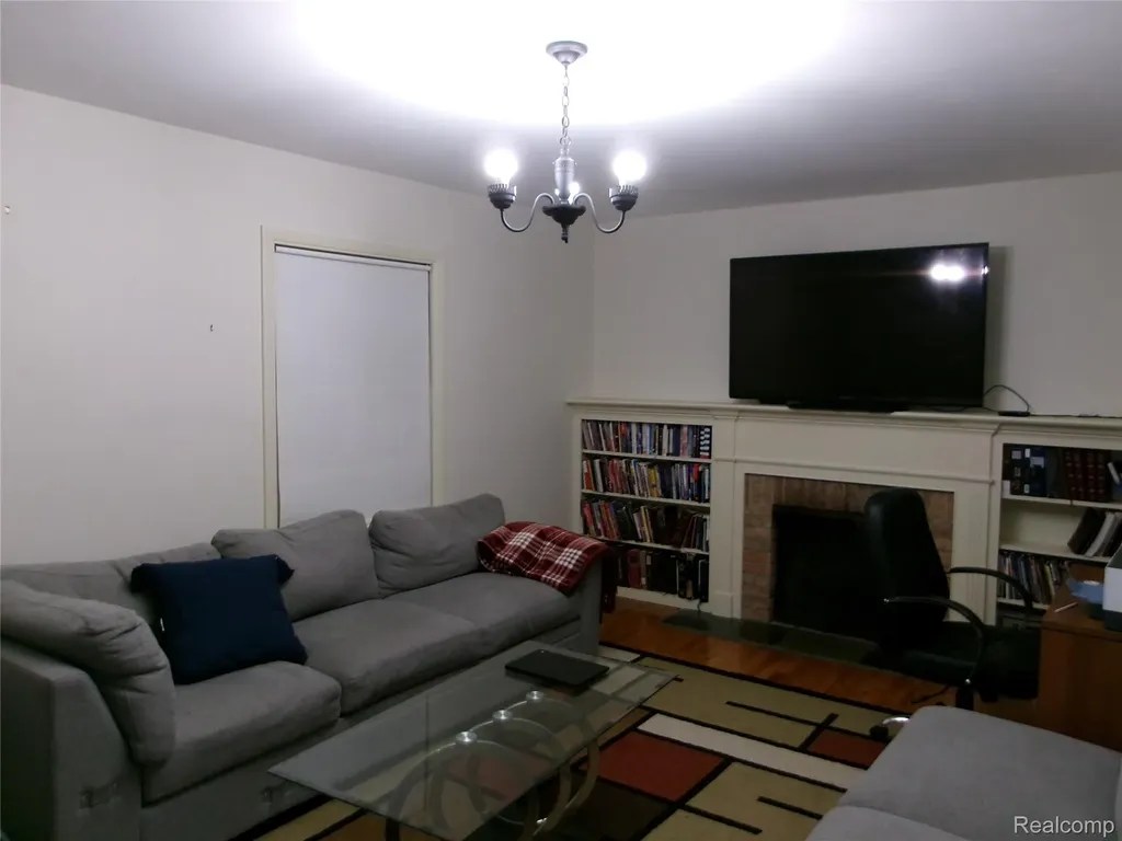 1682 Woodside Drive East Lansing City MI 48823