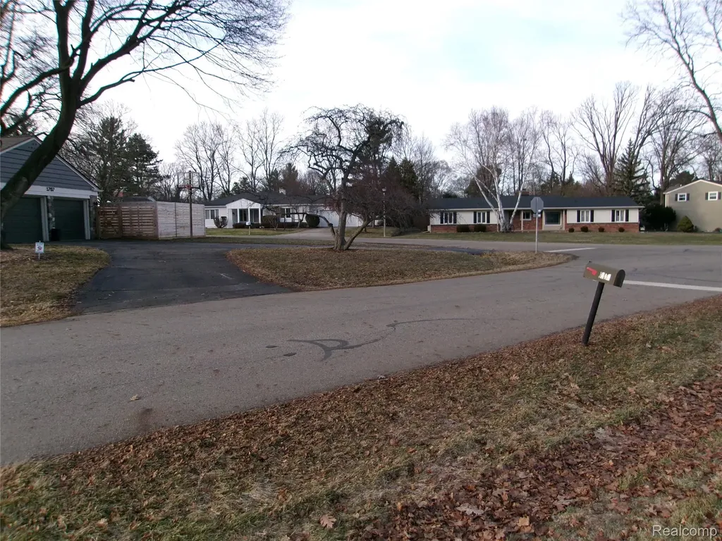 1682 Woodside Drive East Lansing City MI 48823