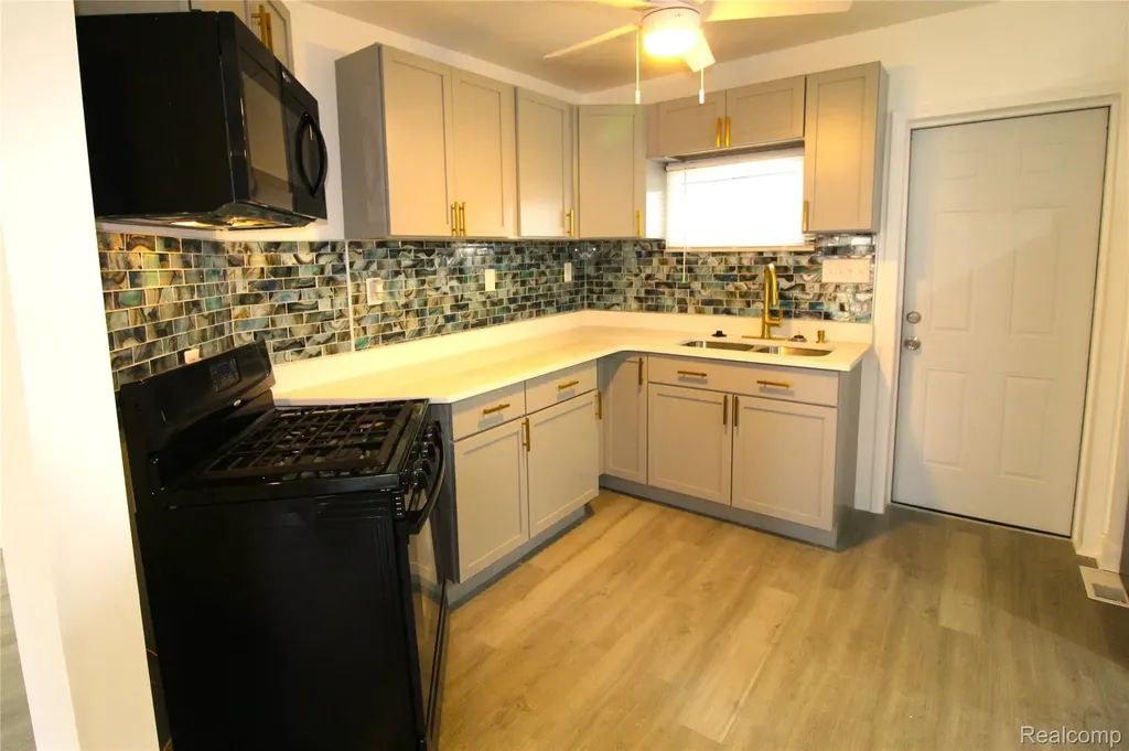 14622 Huron Street Taylor City MI 48180