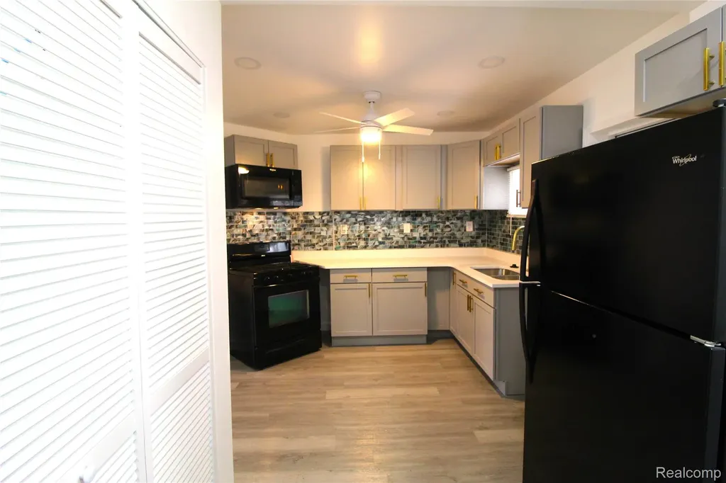 14622 Huron Street Taylor City MI 48180