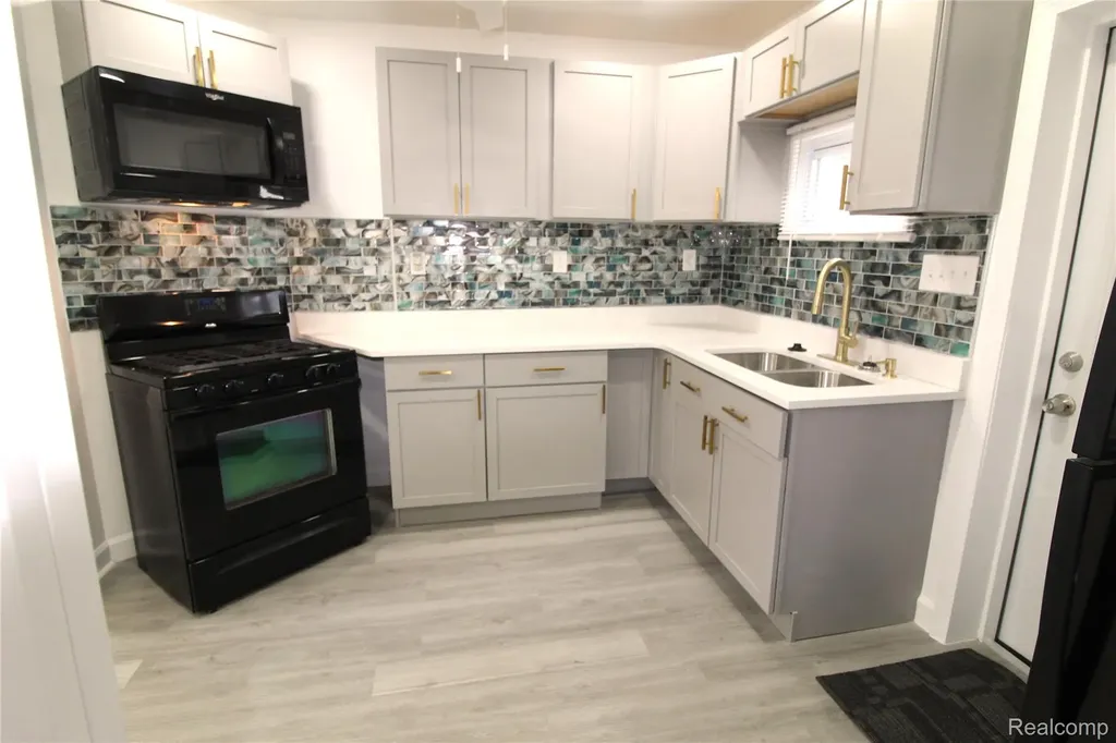 14622 Huron Street Taylor City MI 48180