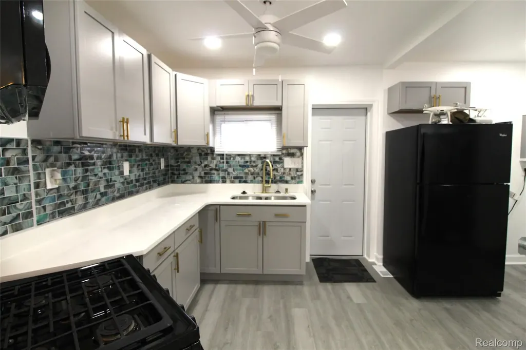 14622 Huron Street Taylor City MI 48180