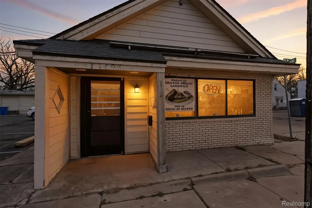 14693 E 8 Mile Road Warren City MI 48089