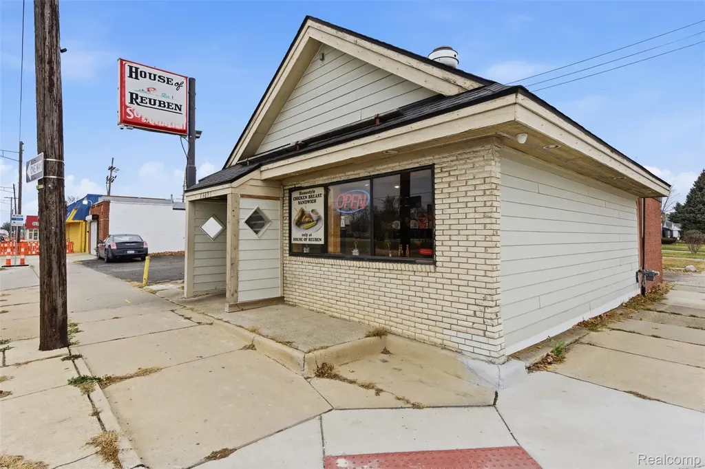 14693 E 8 Mile Road Warren City MI 48089