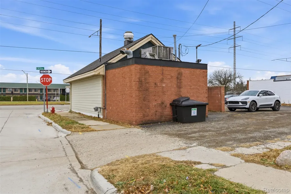 14693 E 8 Mile Road Warren City MI 48089