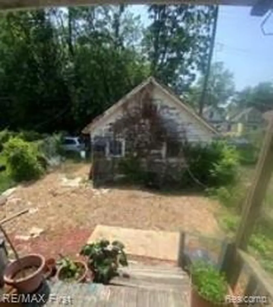 3901-3903 Bewick Street Detroit City MI 48214