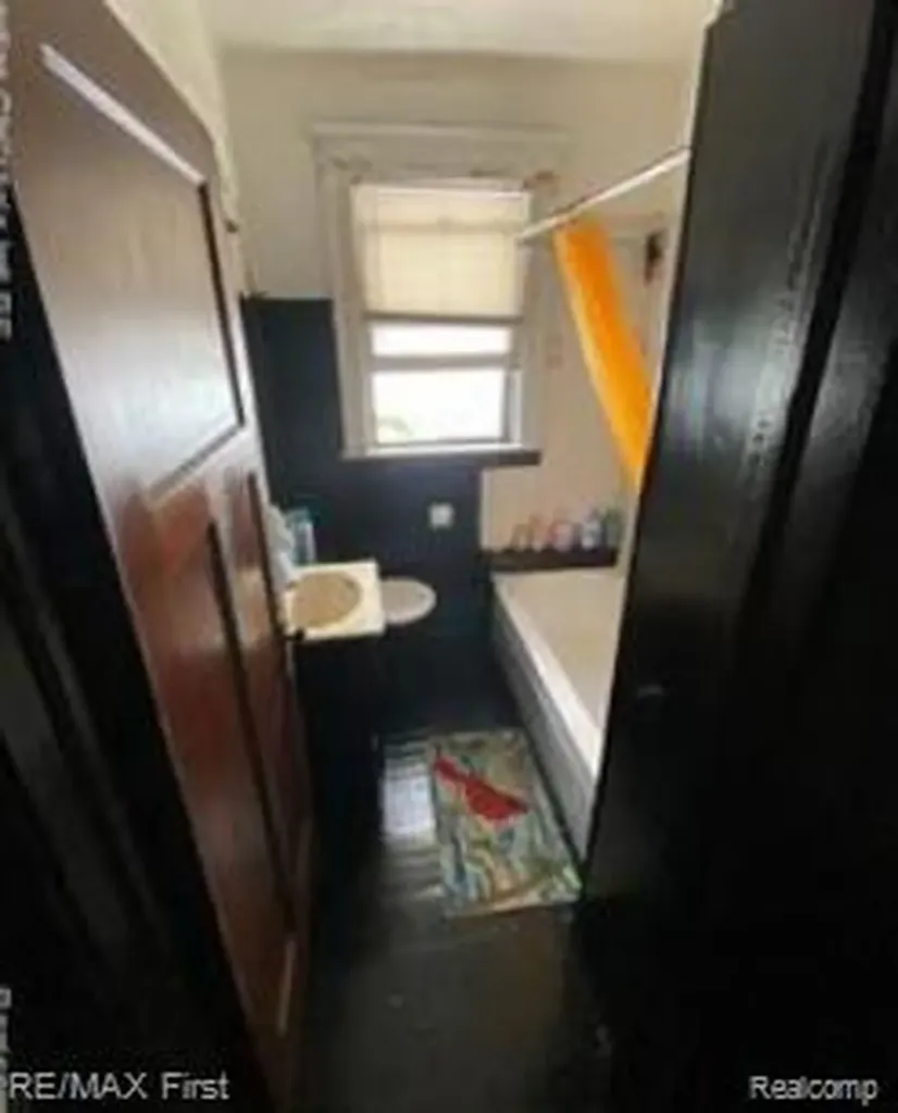 3901-3903 Bewick Street Detroit City MI 48214