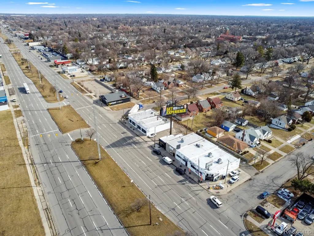12744 E 8 Mile Road Detroit City MI 48205