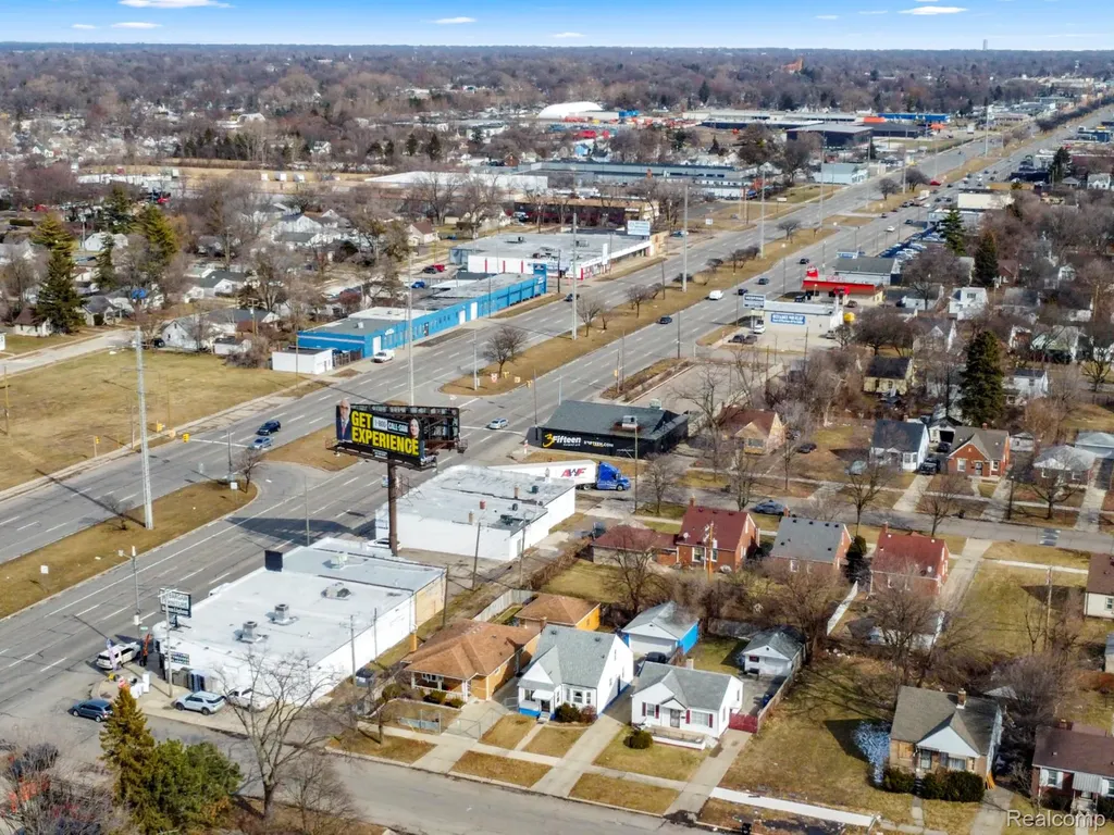 12744 E 8 Mile Road Detroit City MI 48205