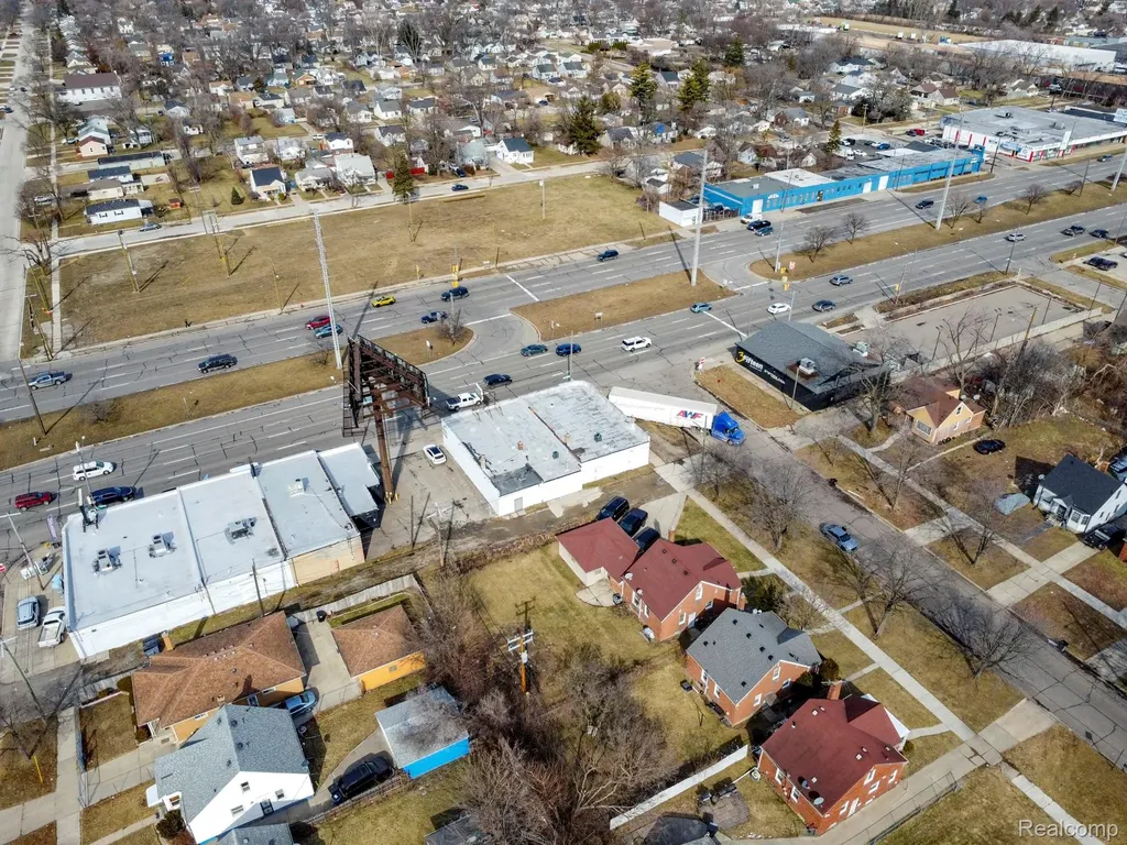 12744 E 8 Mile Road Detroit City MI 48205