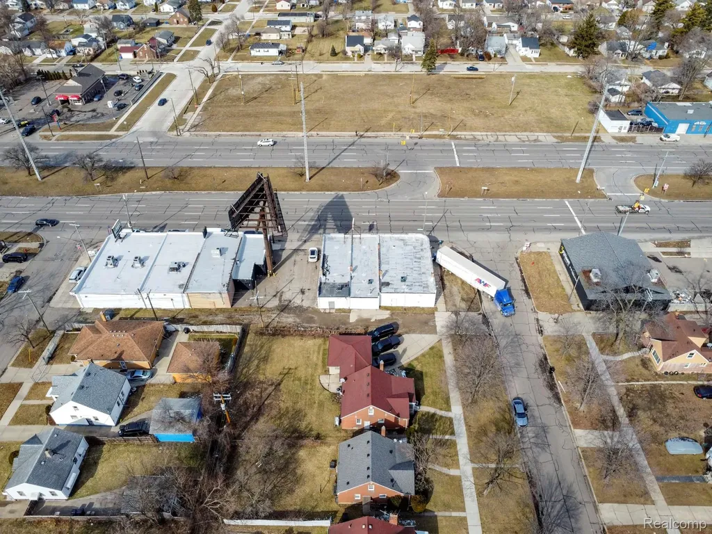 12744 E 8 Mile Road Detroit City MI 48205
