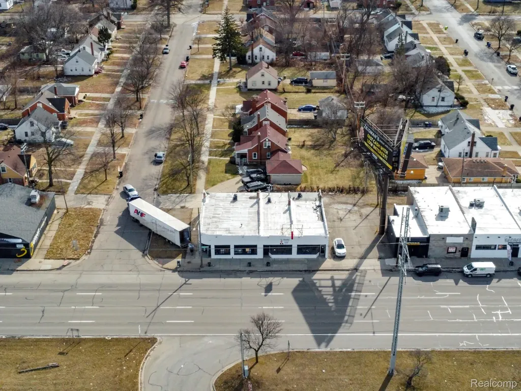 12744 E 8 Mile Road Detroit City MI 48205