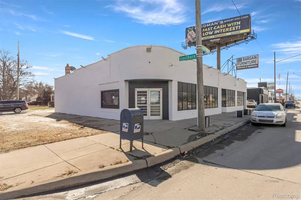 12744 E 8 Mile Road Detroit City MI 48205