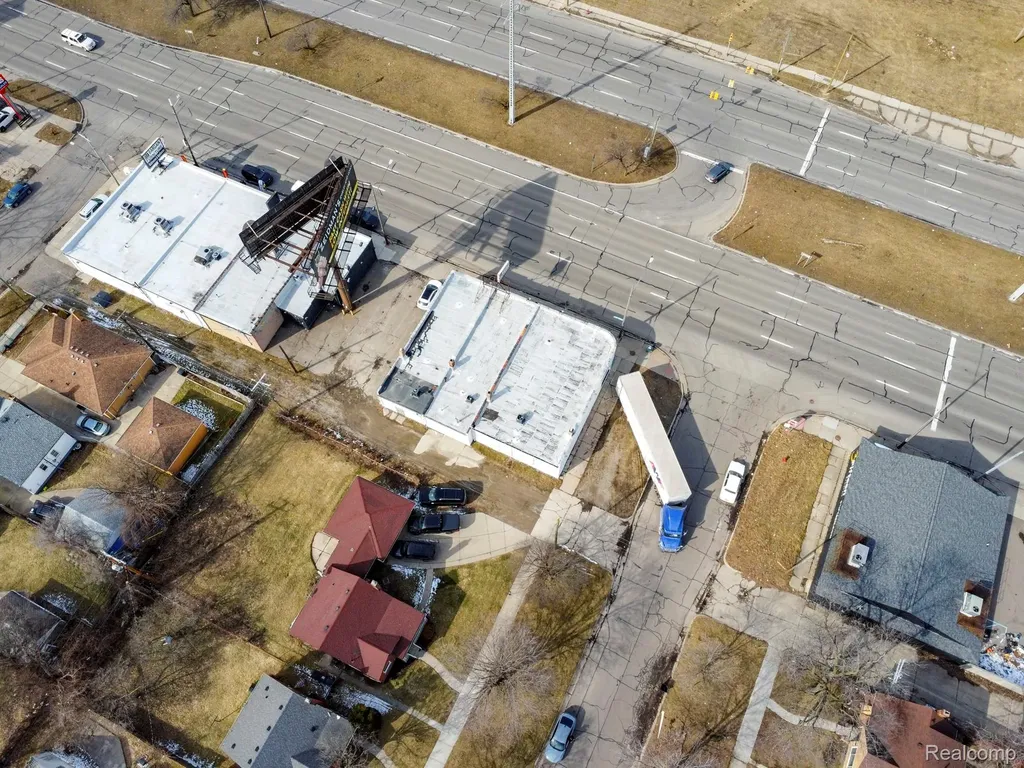 12744 E 8 Mile Road Detroit City MI 48205