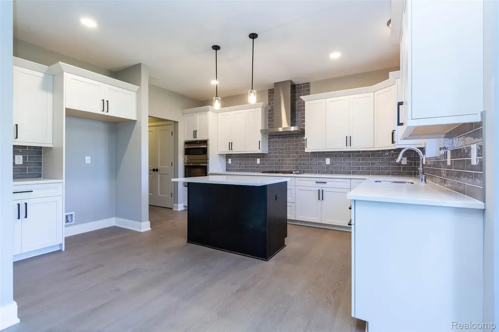 2023 Cecil Dr. Drive Troy City MI 48083