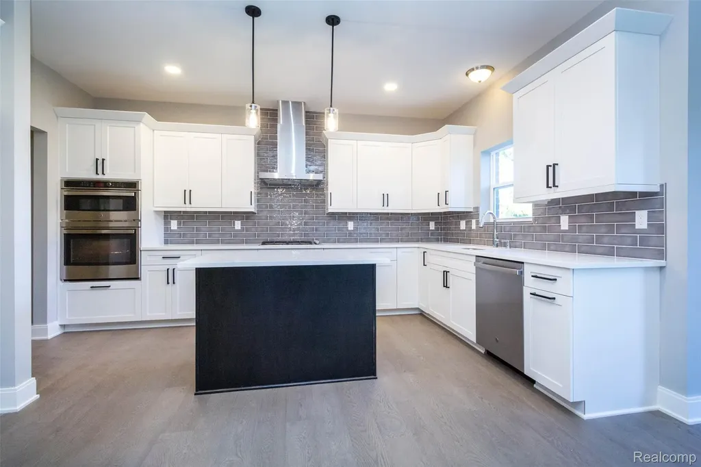 2023 Cecil Dr. Drive Troy City MI 48083