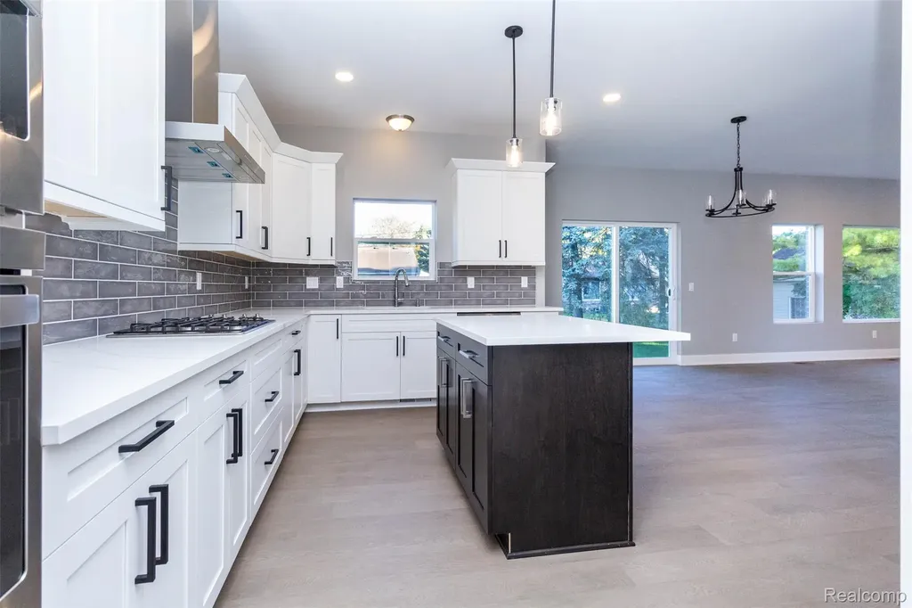 2023 Cecil Dr. Drive Troy City MI 48083