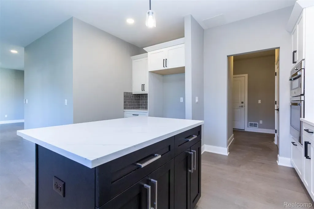 2023 Cecil Dr. Drive Troy City MI 48083