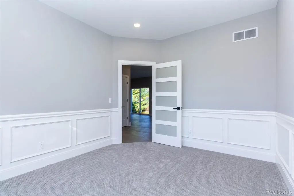 2023 Cecil Dr. Drive Troy City MI 48083