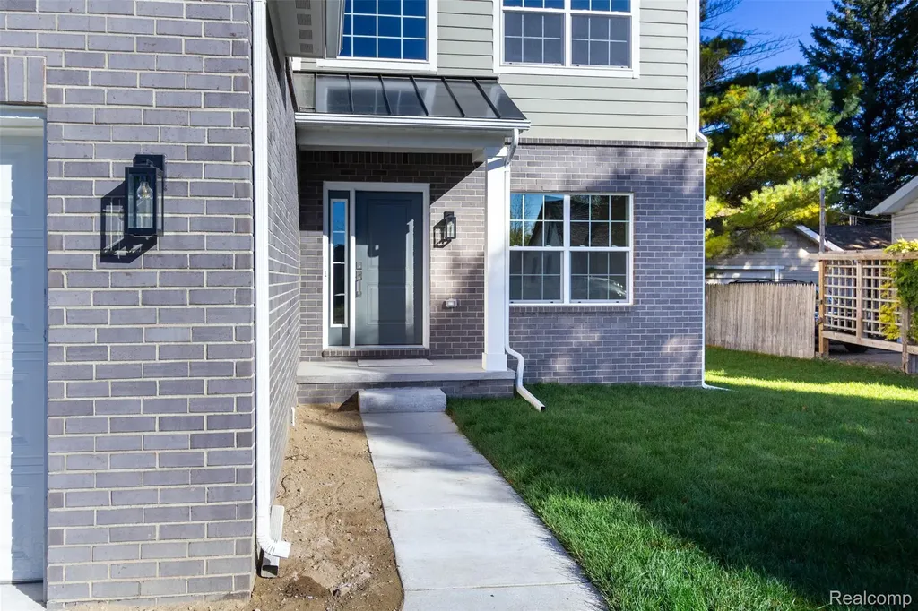 2023 Cecil Dr. Drive Troy City MI 48083
