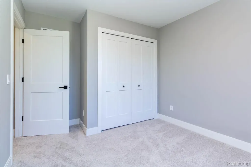 2023 Cecil Dr. Drive Troy City MI 48083