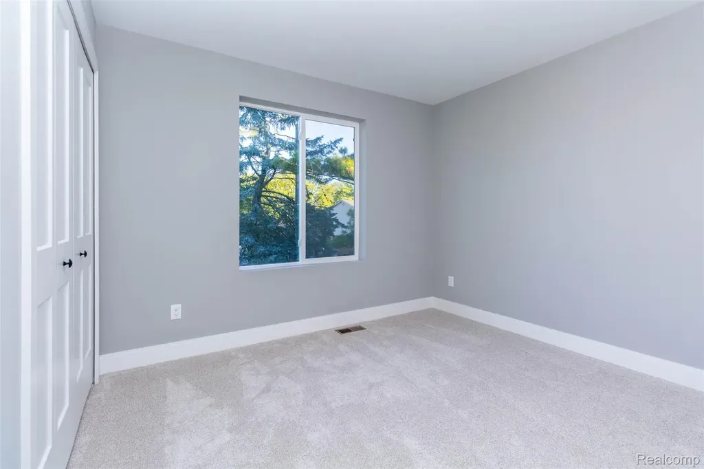 2023 Cecil Dr. Drive Troy City MI 48083
