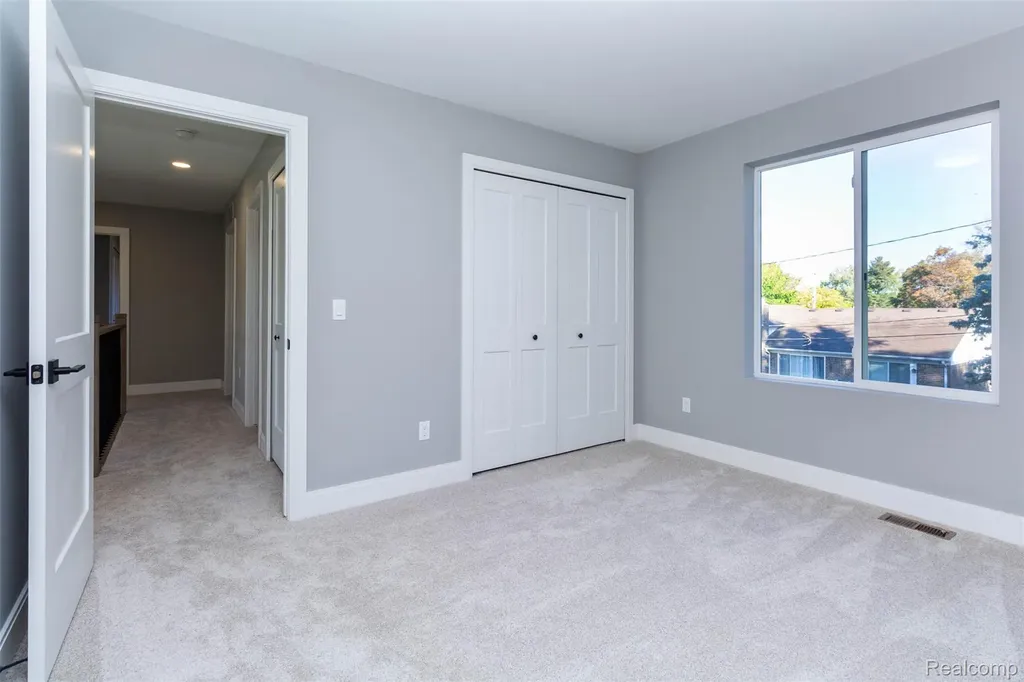 2023 Cecil Dr. Drive Troy City MI 48083