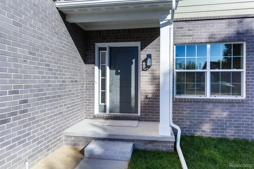 2023 Cecil Dr. Drive Troy City MI 48083