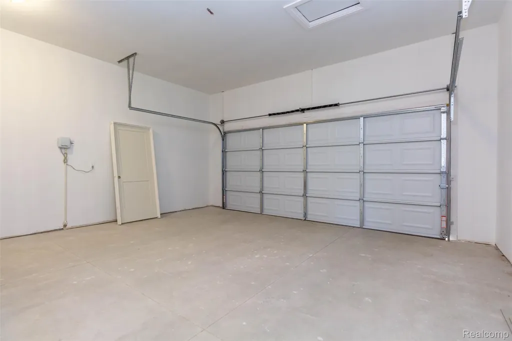 2023 Cecil Dr. Drive Troy City MI 48083