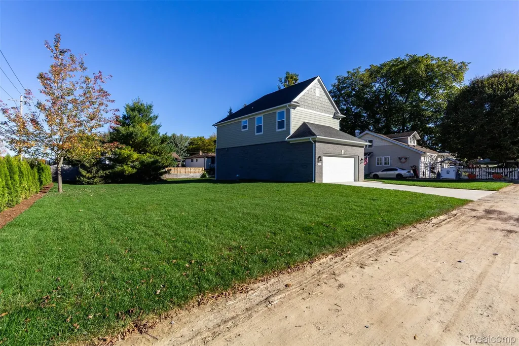 2023 Cecil Dr. Drive Troy City MI 48083