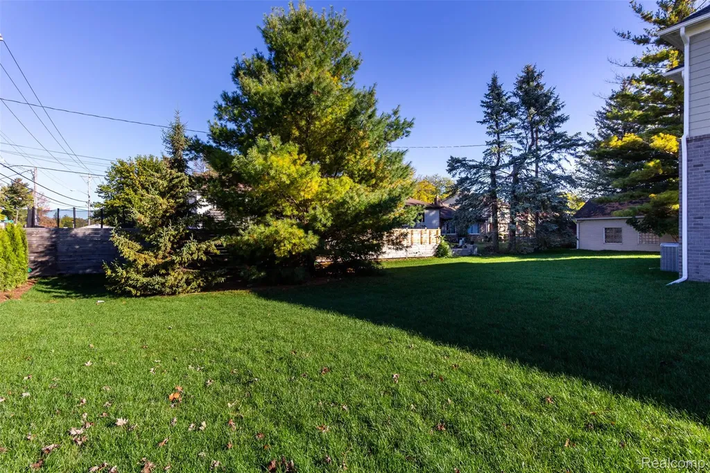 2023 Cecil Dr. Drive Troy City MI 48083