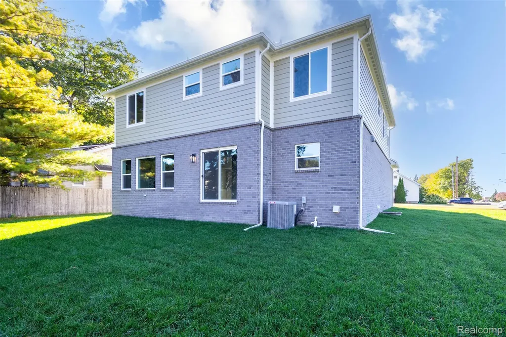 2023 Cecil Dr. Drive Troy City MI 48083