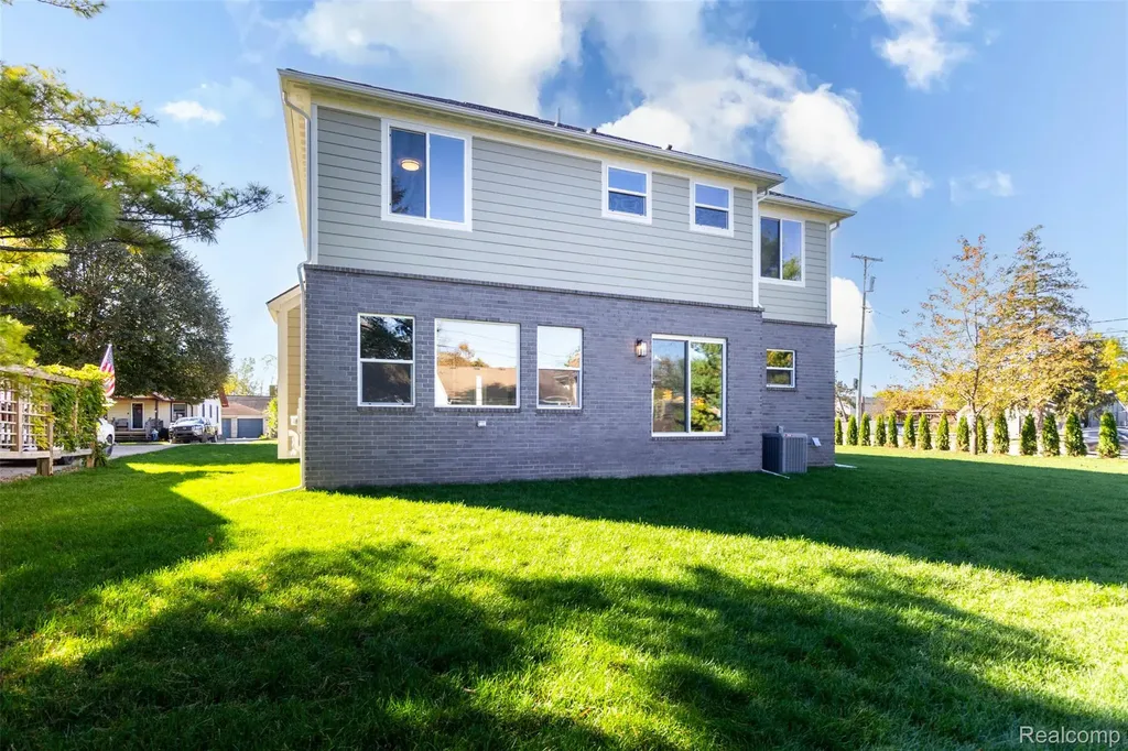 2023 Cecil Dr. Drive Troy City MI 48083