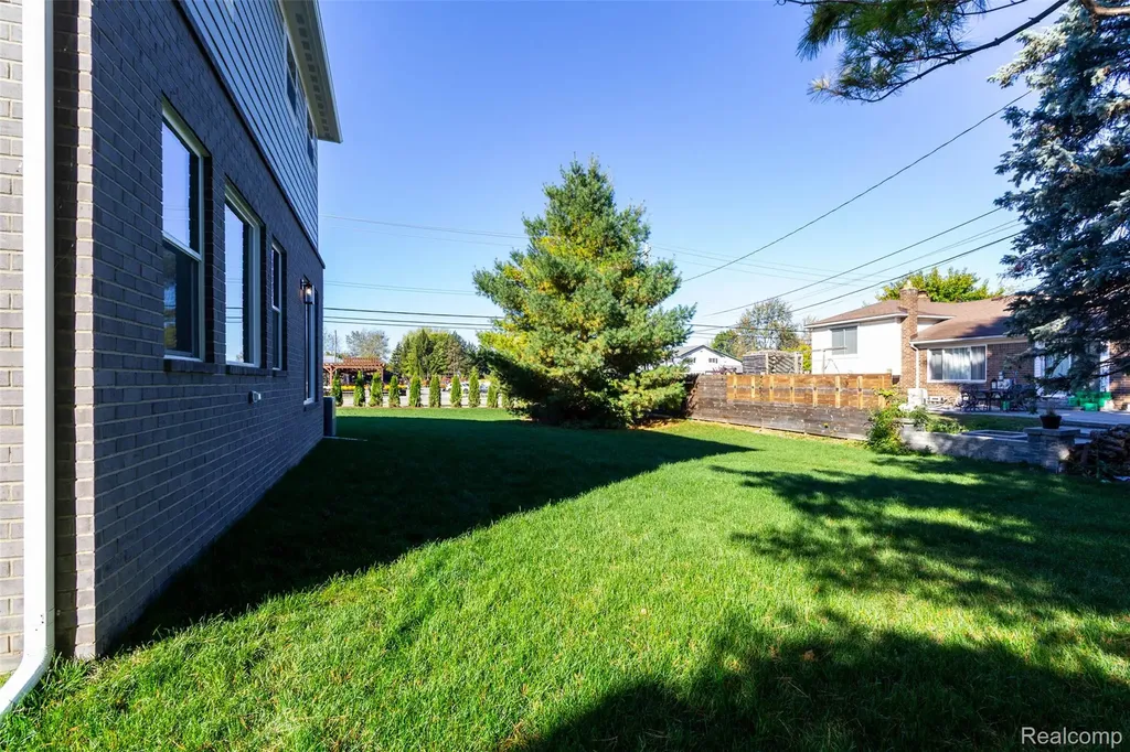 2023 Cecil Dr. Drive Troy City MI 48083
