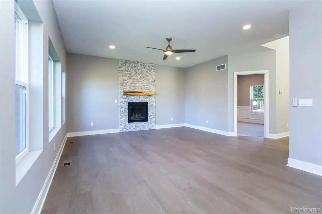 2023 Cecil Dr. Drive Troy City MI 48083