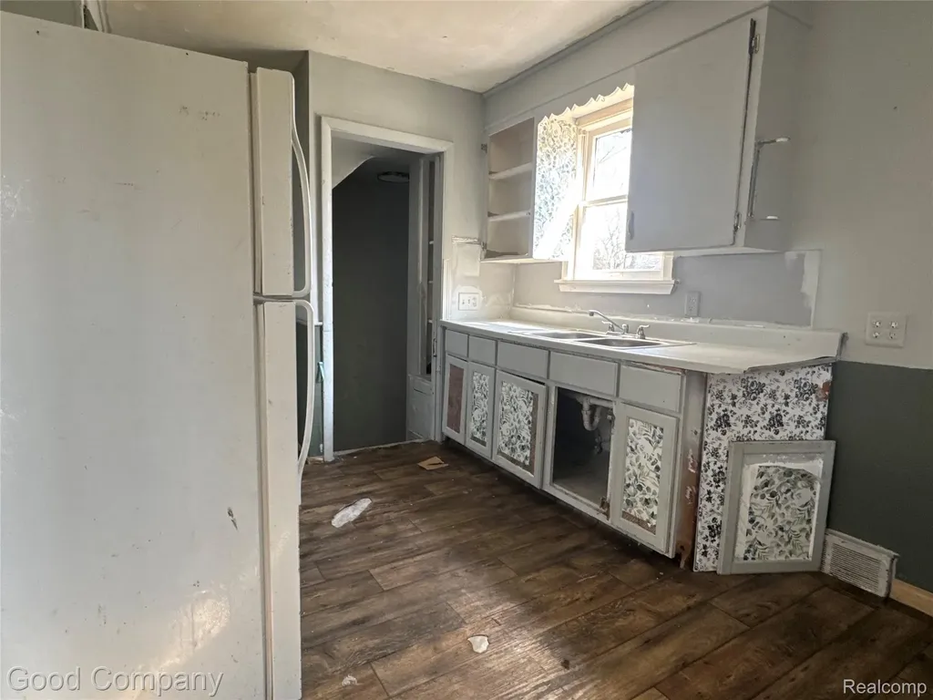 20026 Strasburg Street Detroit City MI 48205