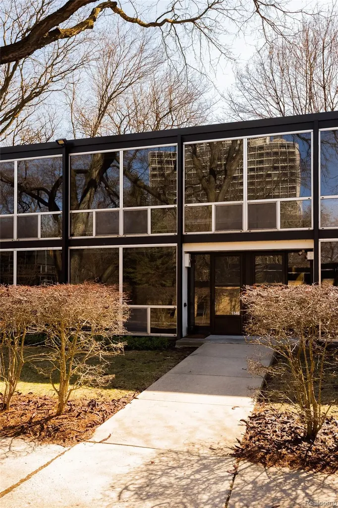 1346 Nicolet Place Detroit City MI 48207