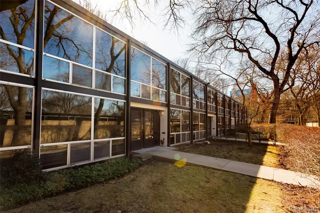1346 Nicolet Place Detroit City MI 48207