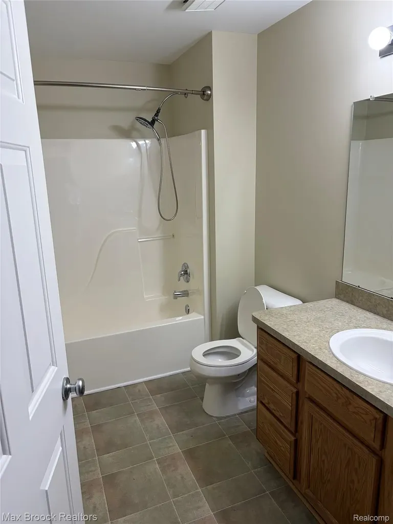 302 N Vista Auburn Hills City MI 48326
