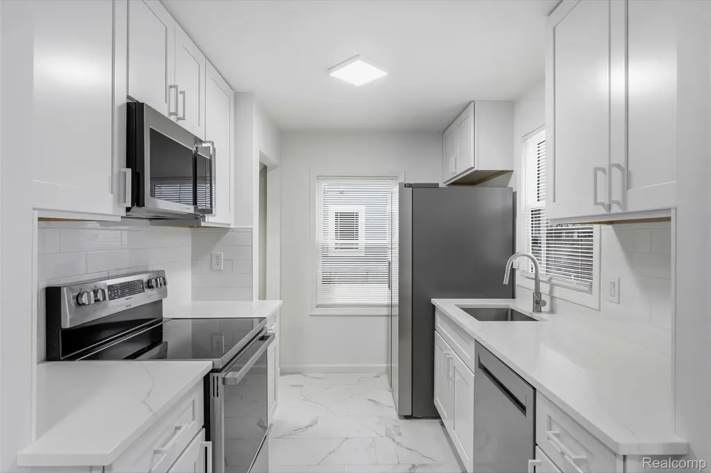 3050 Catalpa Drive Berkley City MI 48072