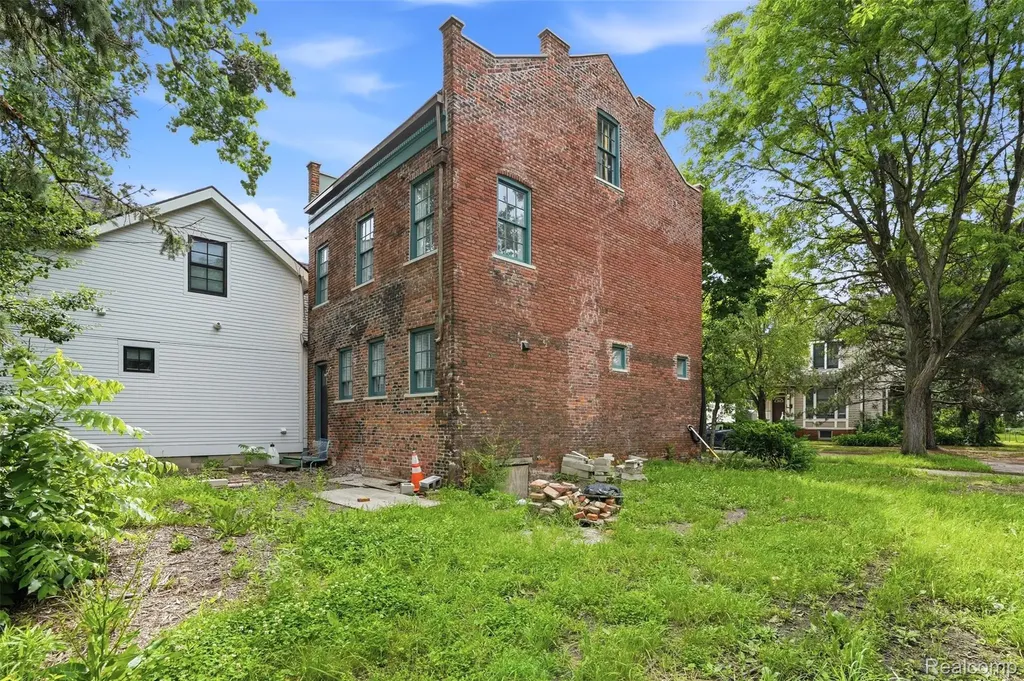 1356 Labrosse Street Detroit City MI 48226