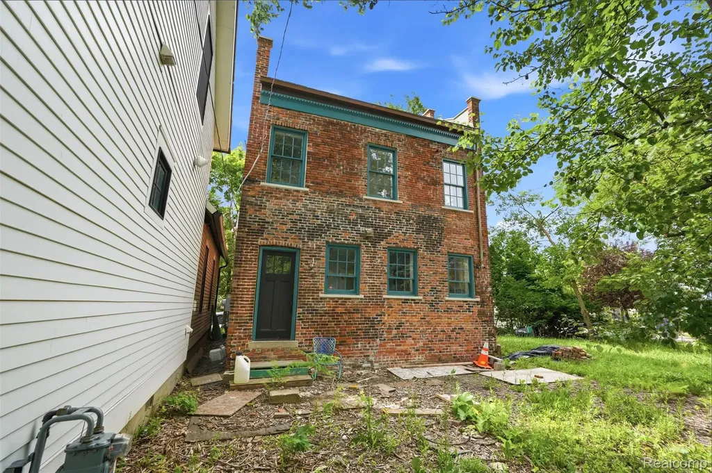 1356 Labrosse Street Detroit City MI 48226