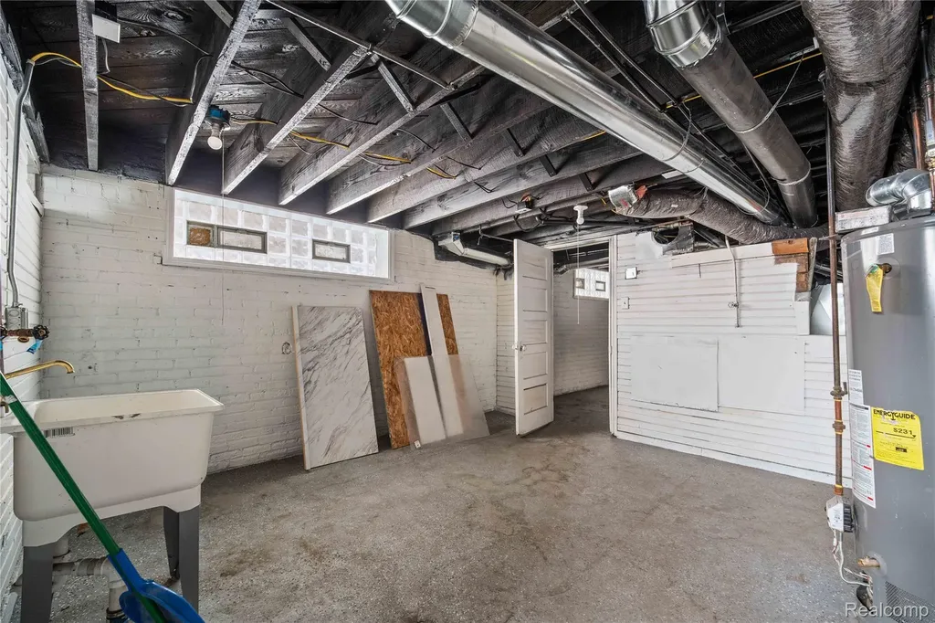 681 Clairmount Street Detroit City MI 48202