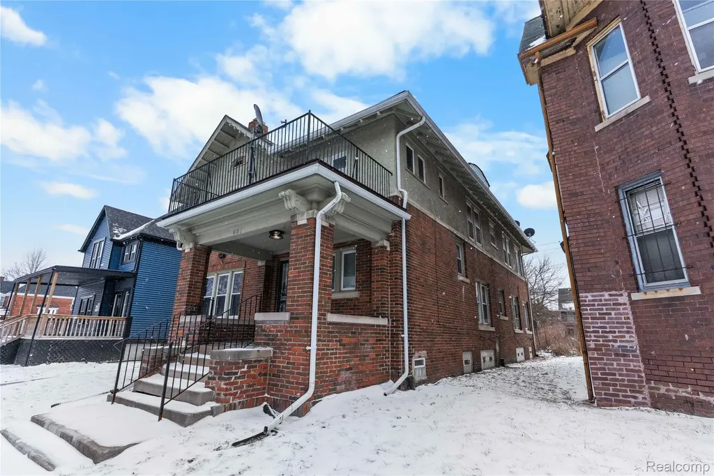 681 Clairmount Street Detroit City MI 48202