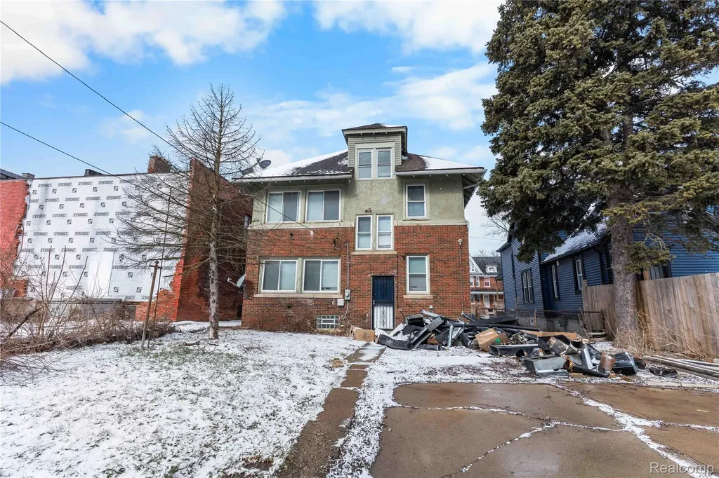 681 Clairmount Street Detroit City MI 48202