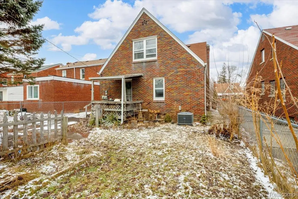 15440 Mapleridge Street Detroit City MI 48205