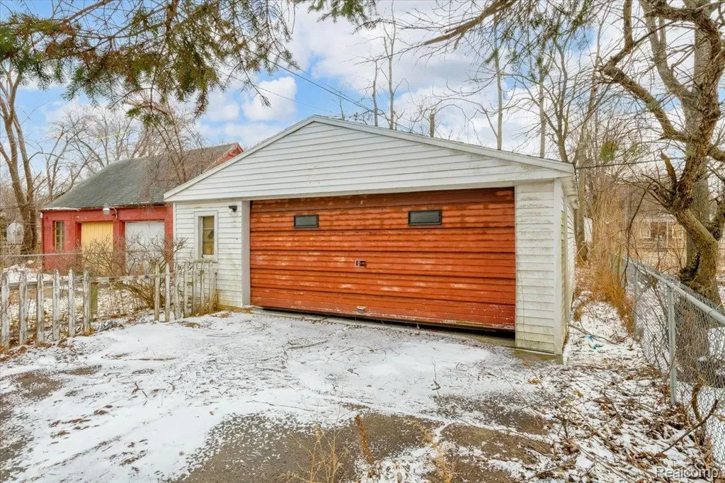 15440 Mapleridge Street Detroit City MI 48205