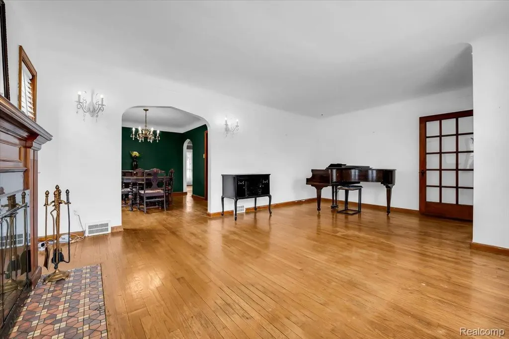 15440 Mapleridge Street Detroit City MI 48205